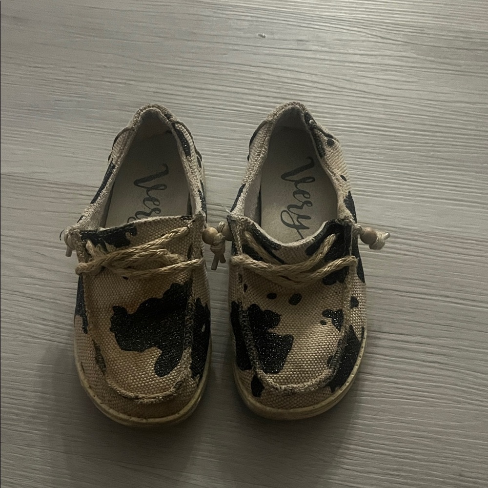 Very G Kids Moccasins in Black and Tan